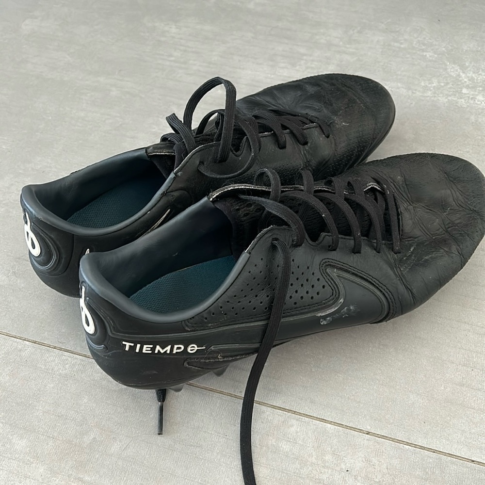 Nike Tiempo Soccer Cleats Leather size 10